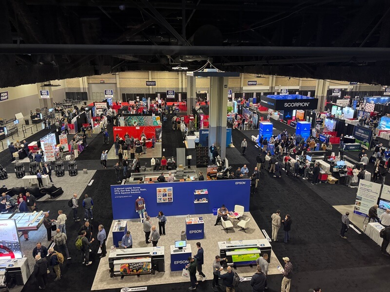 An image of people at the convention congregating.